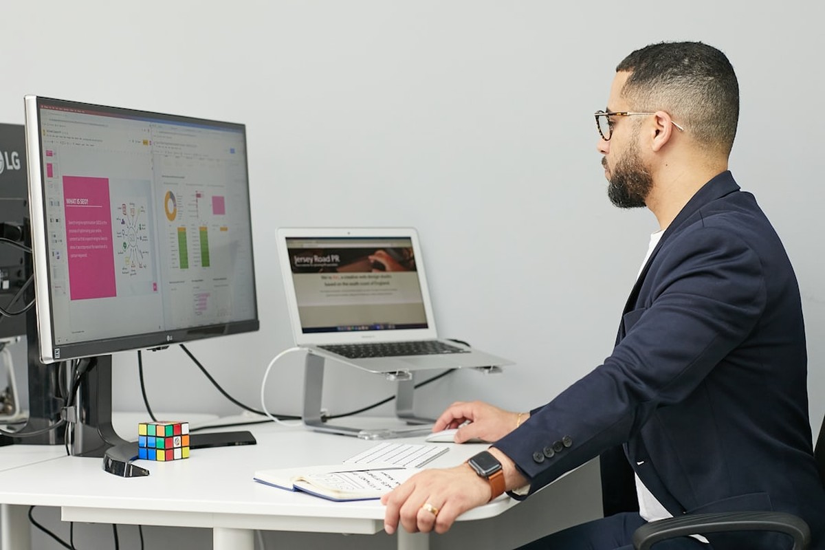 Solutions Supply Chain Inventory Management Solutions Supplychaininventorymanagementsolutionshero representative illustration