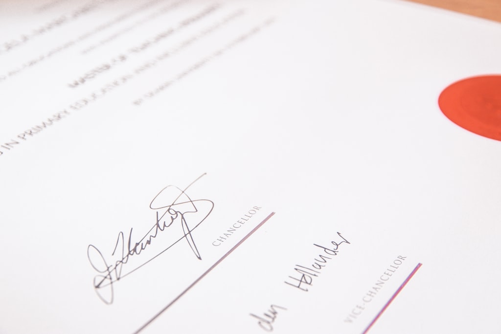Solutions Document Management E Signature Solutions Documentmanagementesignaturesolutionshero representative illustration